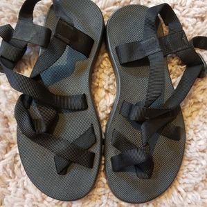 Never worn really nice Vibram Geco sandals